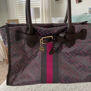 **6 for 25** Clearing out my closet. Need them gone. Tommy Hilfiger tote